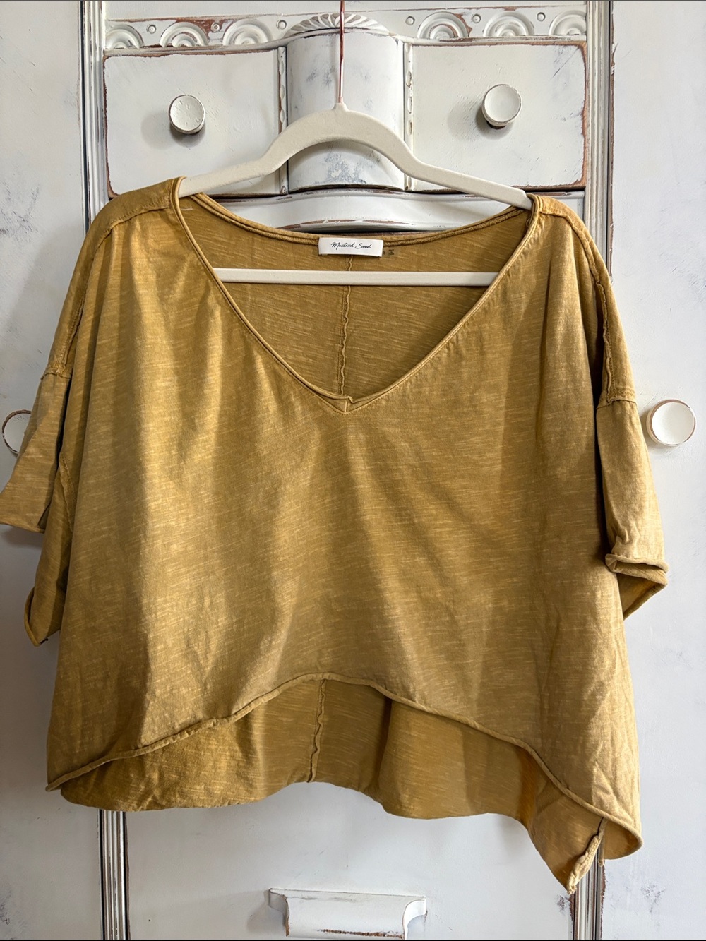 Muster Seed S  Lightweight V-Neck Boxy Top in Mustard